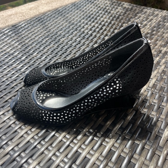 Stuart Weitzman like NEW size 8 great suede wedge sandal - Picture 2 of 6